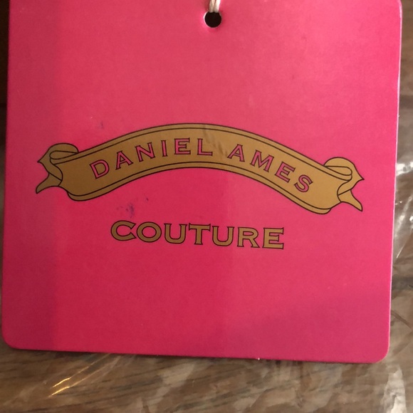 BRAND NEW BRONZE CLUTCH PURSE IT IS SMALL! NEW WITH TAGS ON IT! SMOKE FREE HOME - Picture 4 of 8